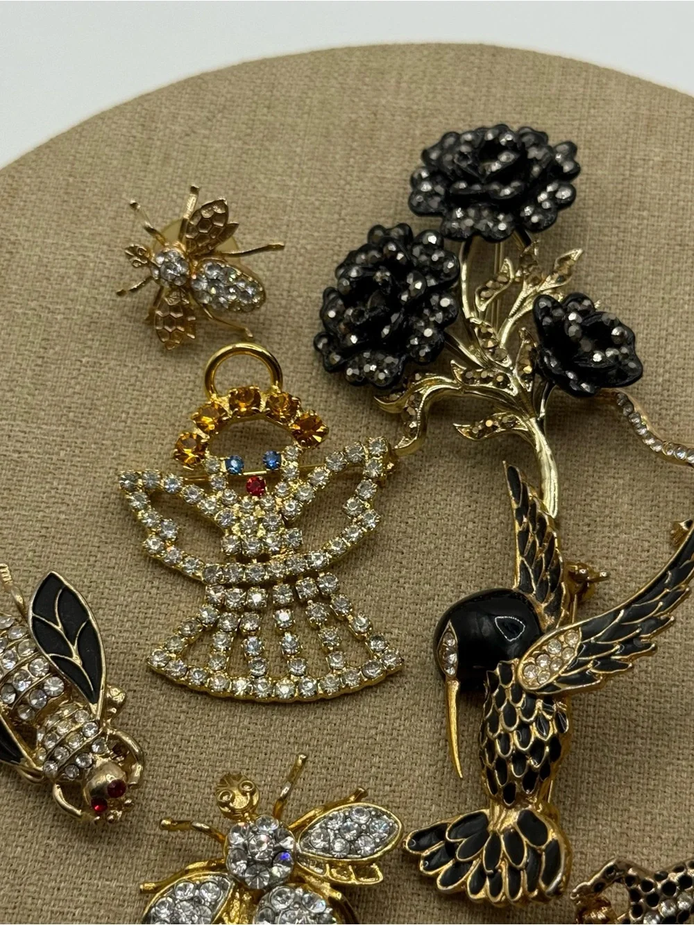 Set of 7 animal brooch lot